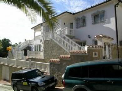 Chalet con 4 dormitorios se vende en Benajarafe, Costa del Sol