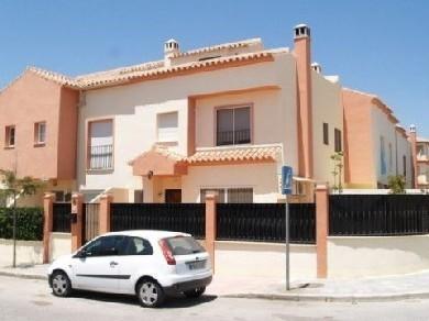 Chalet con 4 dormitorios se vende en Almayate