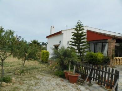 Chalet con 5 dormitorios se vende en Alhaurin el Grande