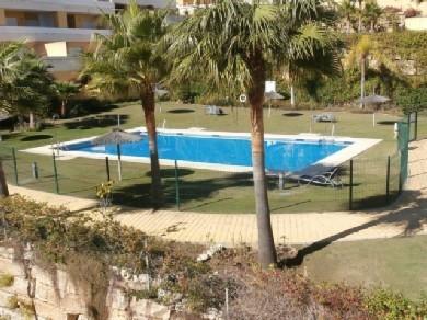 Apartamento con 2 dormitorios se vende en Estepona, Costa del Sol