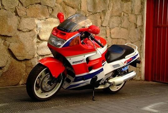 HONDA CBR 1000 F - 2000  - negociable...