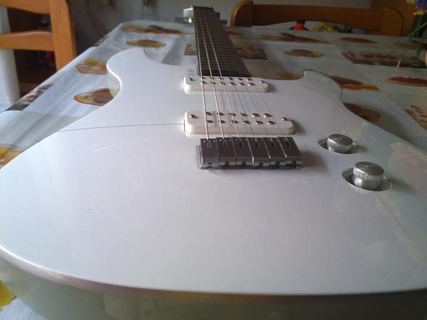 vendo  guitarra yamaha RGX A2..