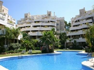 Apartamento con 2 dormitorios se vende en Marbella, Costa del Sol