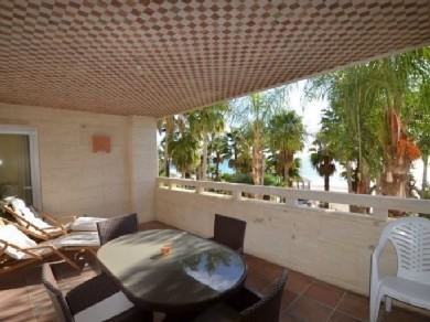 Apartamento con 3 dormitorios se vende en Marbella, Costa del Sol