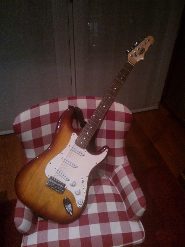 Guitarra eléctrica modelo fender stratocaster