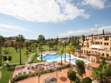 Apartamento con 2 dormitorios se vende en Estepona, Costa del Sol