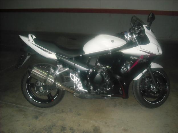 Se vende gsx650f abs