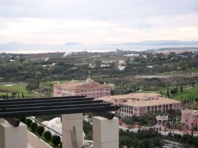 Apartamento con 2 dormitorios se vende en Benahavis, Costa del Sol