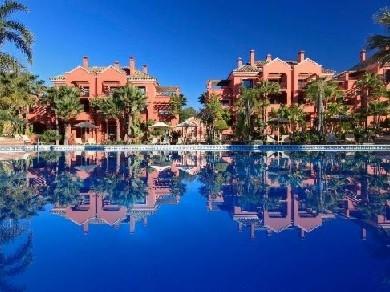 Apartamento con 3 dormitorios se vende en Marbella, Costa del Sol