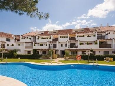 Apartamento con 3 dormitorios se vende en Marbella, Costa del Sol