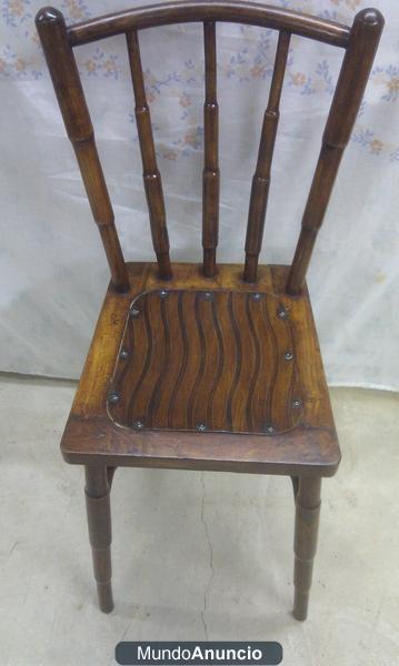 Silla de “Art Decó”  de 1915 Madera de roble, Asiento  con clavos de la época.