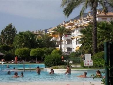 Apartamento con 4 dormitorios se vende en Marbella, Costa del Sol