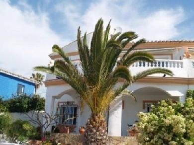 Chalet con 4 dormitorios se vende en Benajarafe, Costa del Sol