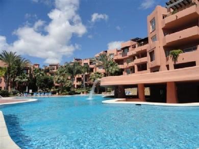 Apartamento con 2 dormitorios se vende en Marbella, Costa del Sol