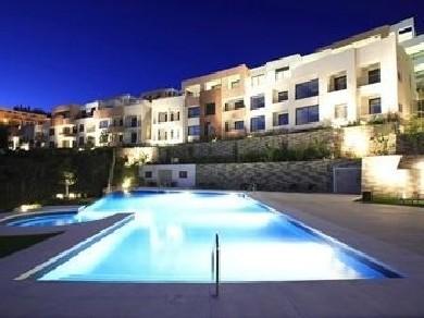 Apartamento con 2 dormitorios se vende en Marbella, Costa del Sol