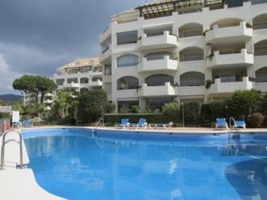 Apartamento con 3 dormitorios se vende en Marbella, Costa del Sol