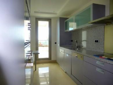 Apartamento con 3 dormitorios se vende en Marbella, Costa del Sol