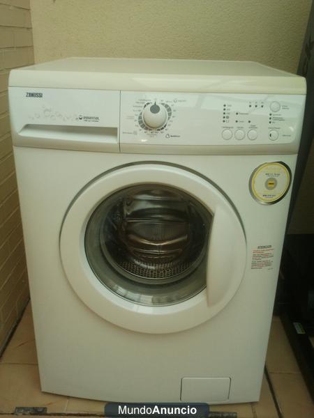 Vendo lavadora Zanussi 1200rpm 6kg. 6 meses de uso