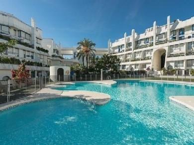 Apartamento con 4 dormitorios se vende en Marbella, Costa del Sol