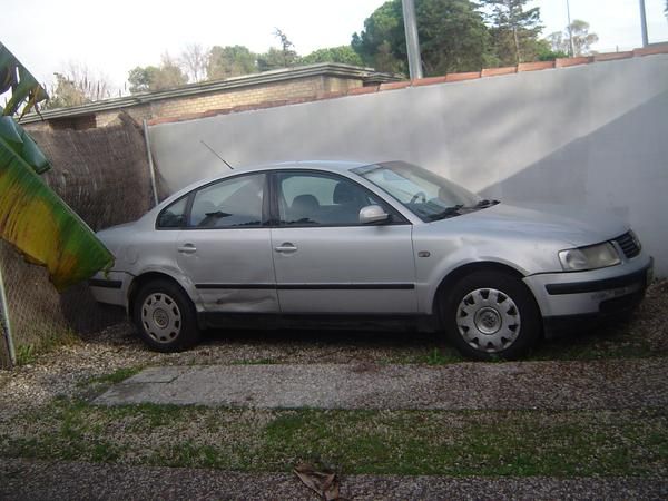 passat año 99  850 euros