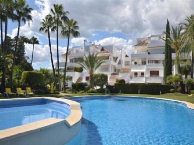 Apartamento con 3 dormitorios se vende en Marbella, Costa del Sol