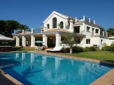 Chalet con 6 dormitorios se vende en Marbella, Costa del Sol