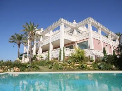 Chalet con 6 dormitorios se vende en Marbella, Costa del Sol