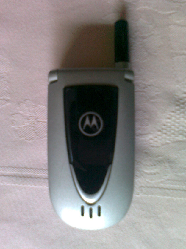 Móvil Motorola V66 sin cargador y en buen estado