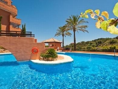 Apartamento con 2 dormitorios se vende en Marbella, Costa del Sol