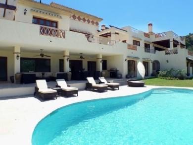 Chalet con 7 dormitorios se vende en Marbella, Costa del Sol