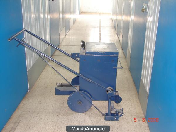 VENDO MAQUINA PARA MANTENIMIENTO DE CARRETERAS O PARKING