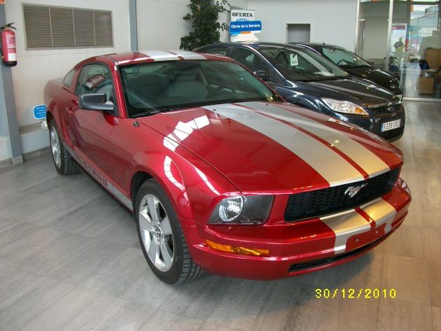 FORD MUSTANG 4000C.C V6 210 C.V