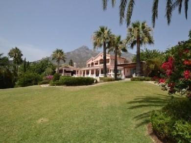 Chalet con 7 dormitorios se vende en Marbella, Costa del Sol