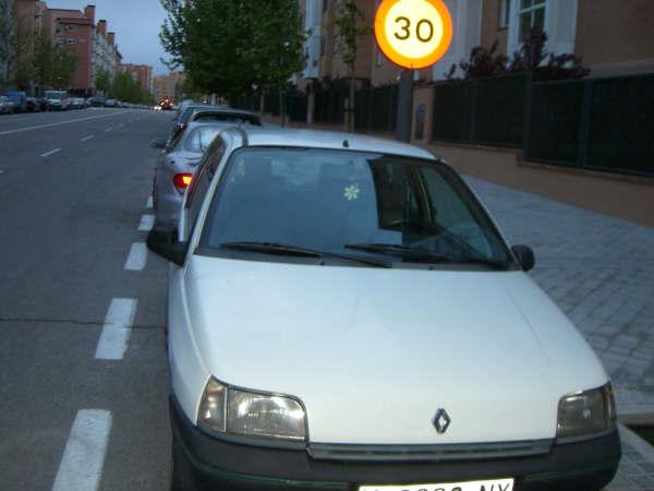 ¡¡OCASION!! RENAULT CLIO 1.7 S  850 EUROS