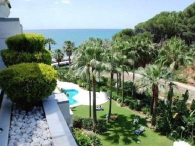 Apartamento con 2 dormitorios se vende en Marbella, Costa del Sol