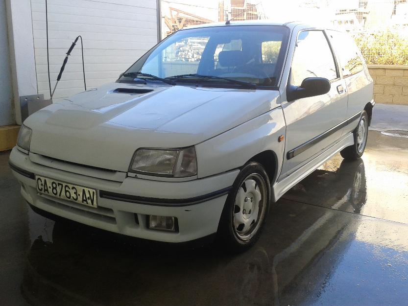 se vende renaul clio 1.4 iS