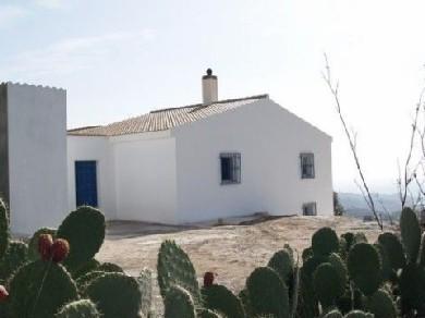 Chalet con 2 dormitorios se vende en Triana