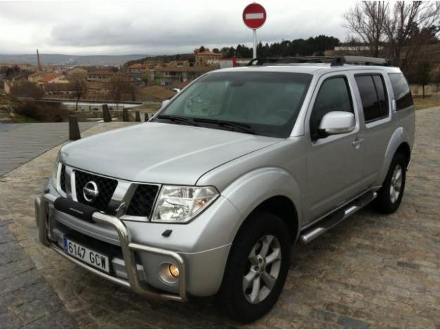 Nissan Pathfinder 2.5dCi LE