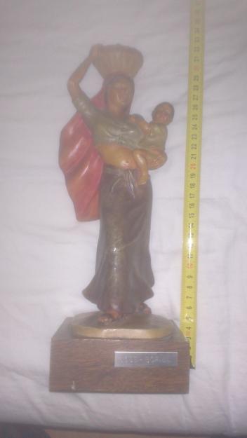 Se vende escultura Joseph Bofill mujer con niño y cesta de fruta en la cabeza