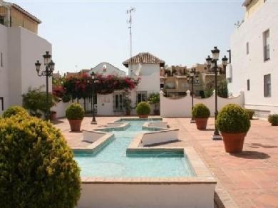 Apartamento con 2 dormitorios se vende en Marbella, Costa del Sol