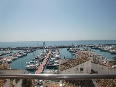 Apartamento con 3 dormitorios se vende en Marbella, Costa del Sol