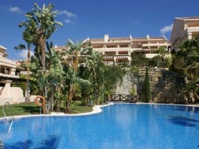 Apartamento con 3 dormitorios se vende en Marbella, Costa del Sol