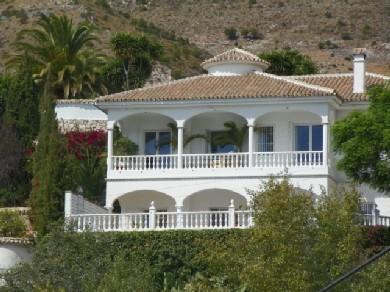 Chalet con 5 dormitorios se vende en Benalmadena Pueblo, Costa del Sol