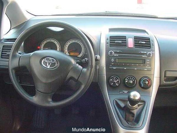 Toyota Auris 1.4 VVTi Auris