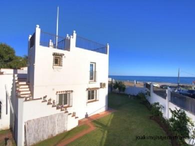 Chalet con 3 dormitorios se vende en Marbella, Costa del Sol