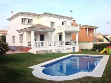 Chalet con 4 dormitorios se vende en Torremolinos, Costa del Sol