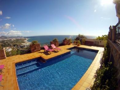 Chalet con 5 dormitorios se vende en Nerja, Costa del Sol, Axarquia