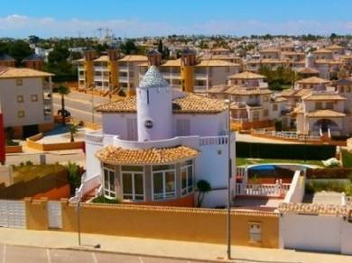 Chalet con 5 dormitorios se vende en Cabo Roig, Costa Blanca