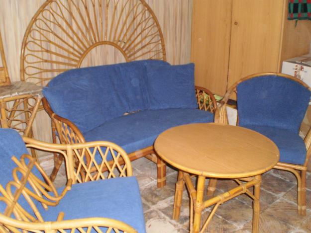 LOTE DE MUEBLES DE MIMBRE