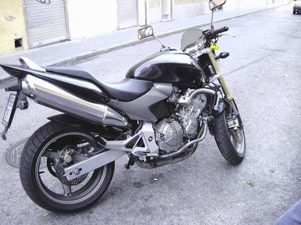 Vendo HONDA 600 CB HORNET color negro